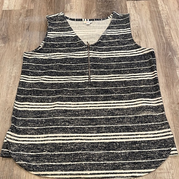 LuLaRoe Tops - LuLaRoe large Rachel